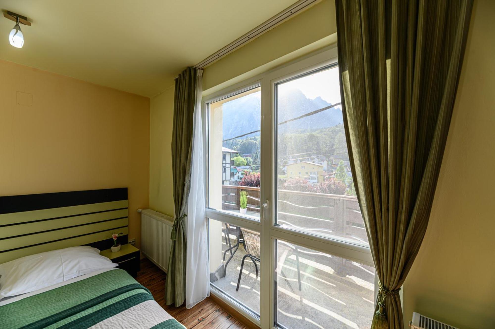 Casa Ramino Hotel Buşteni Exterior foto